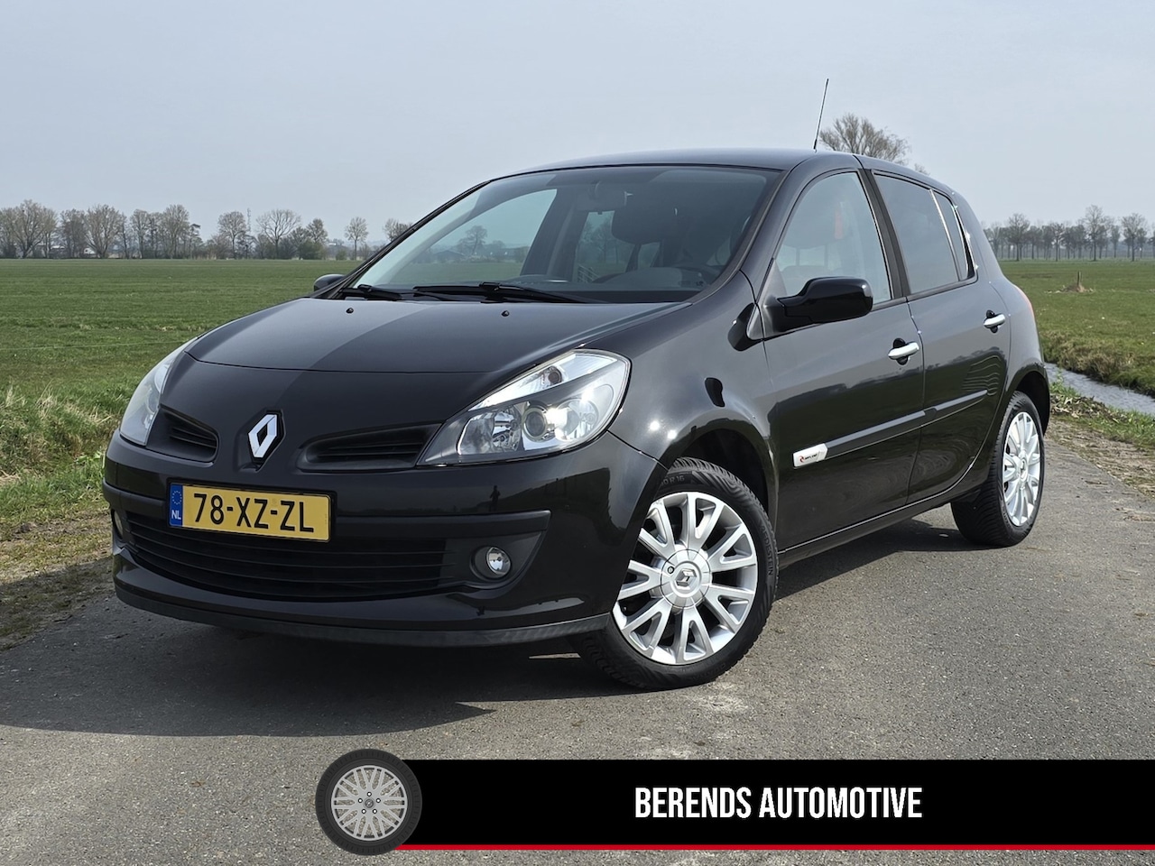 Renault Clio - 1.2 TCE Rip Curl I Airco I All season banden I Trekhaak - AutoWereld.nl