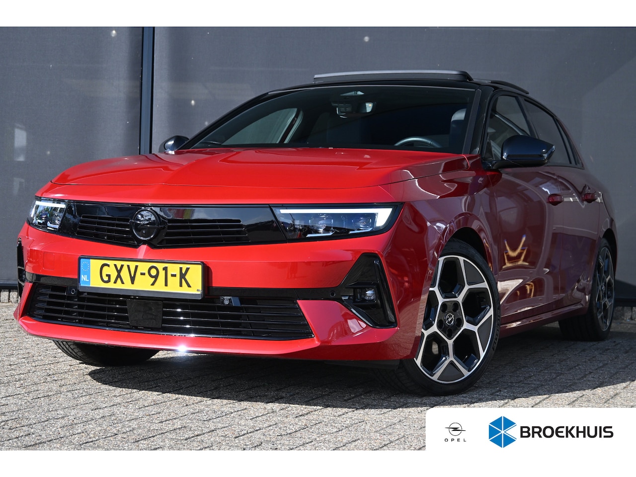 Opel Astra - 1.2 Turbo Hybrid Ultimate | Schuif-/Kanteldak | Alcantara | Stoel/Stuurverwarming | HUD | - AutoWereld.nl