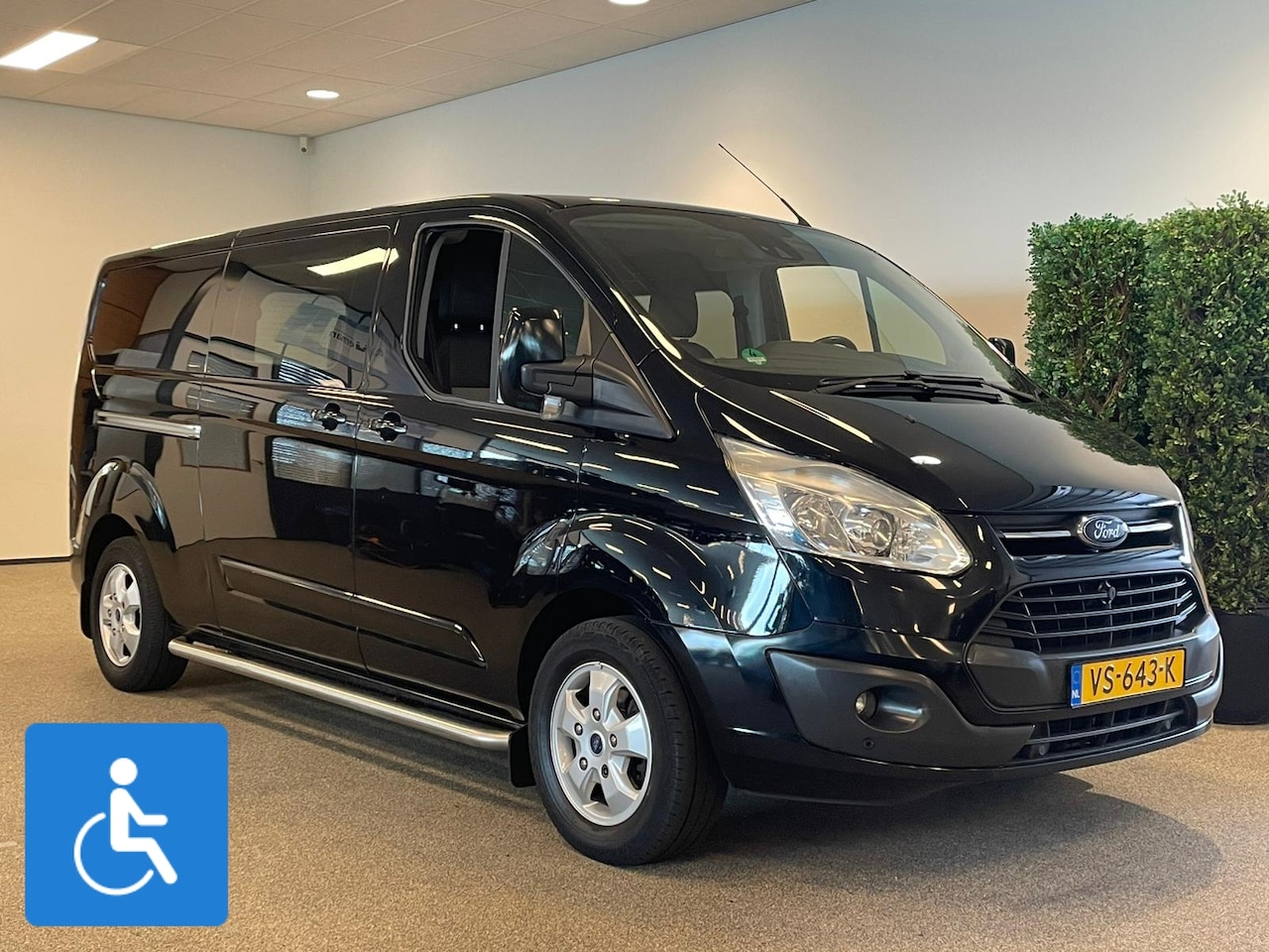 Ford Transit Custom - L2H1 Rolstoelbus 5+1 airco achterin - AutoWereld.nl