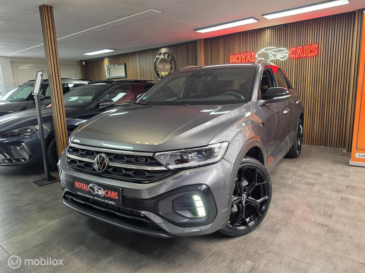 Volkswagen T-Roc - 1.5 TSI R-Line / Park Assist / B.Spot / ACC - AutoWereld.nl