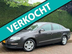 Volkswagen Passat - 2.0 FSI Comfortline RIJDGOED/AIRCO/1E EIG