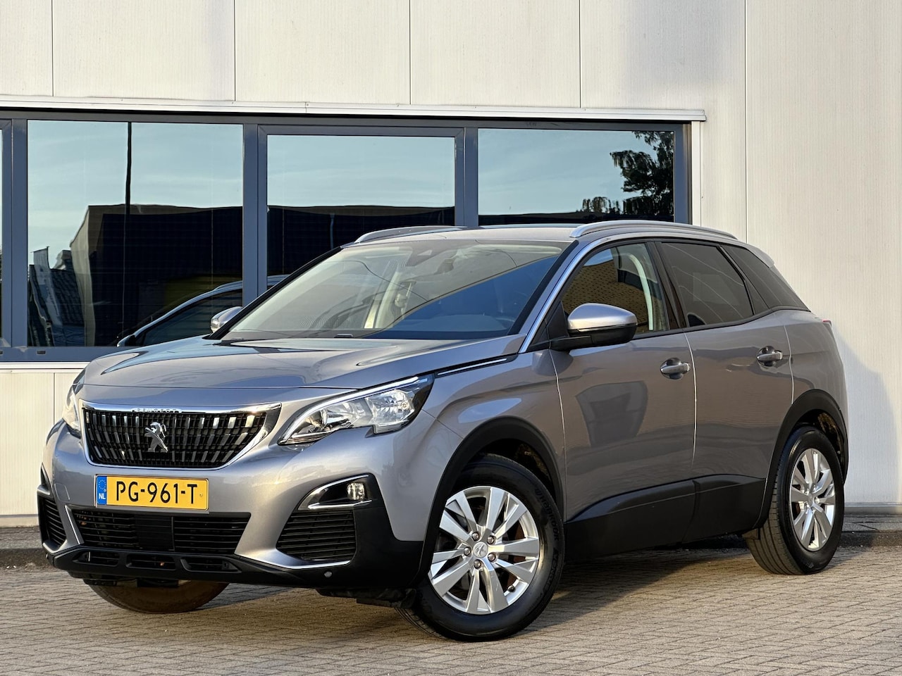 Peugeot 3008 - 1.2 PureTech Blue Lease Executive - Outlet - - AutoWereld.nl