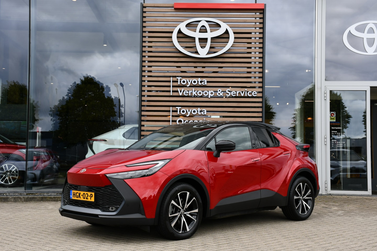 Toyota C-HR - 2.0 Plug-in Hybrid 220 First Edition Automaat 223pk | Dodehoekdetectie | 360 Camera | PDC - AutoWereld.nl