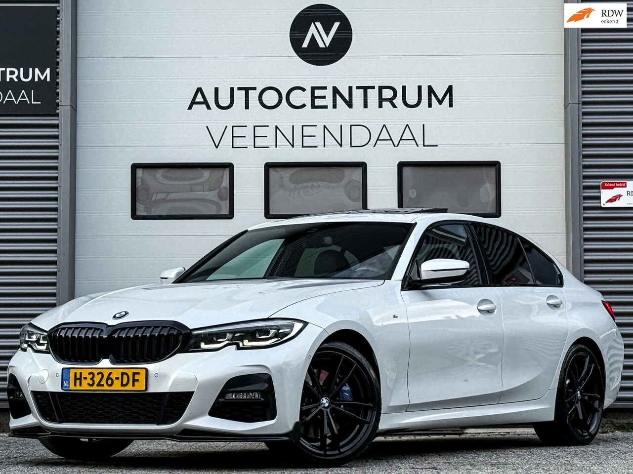 BMW 3-serie - 330i High Executive 3X M-SPORT PANO/H&K/TREKHAAK/CAMERA/TREKHAAK/SFEER/BTW-AUTO - AutoWereld.nl