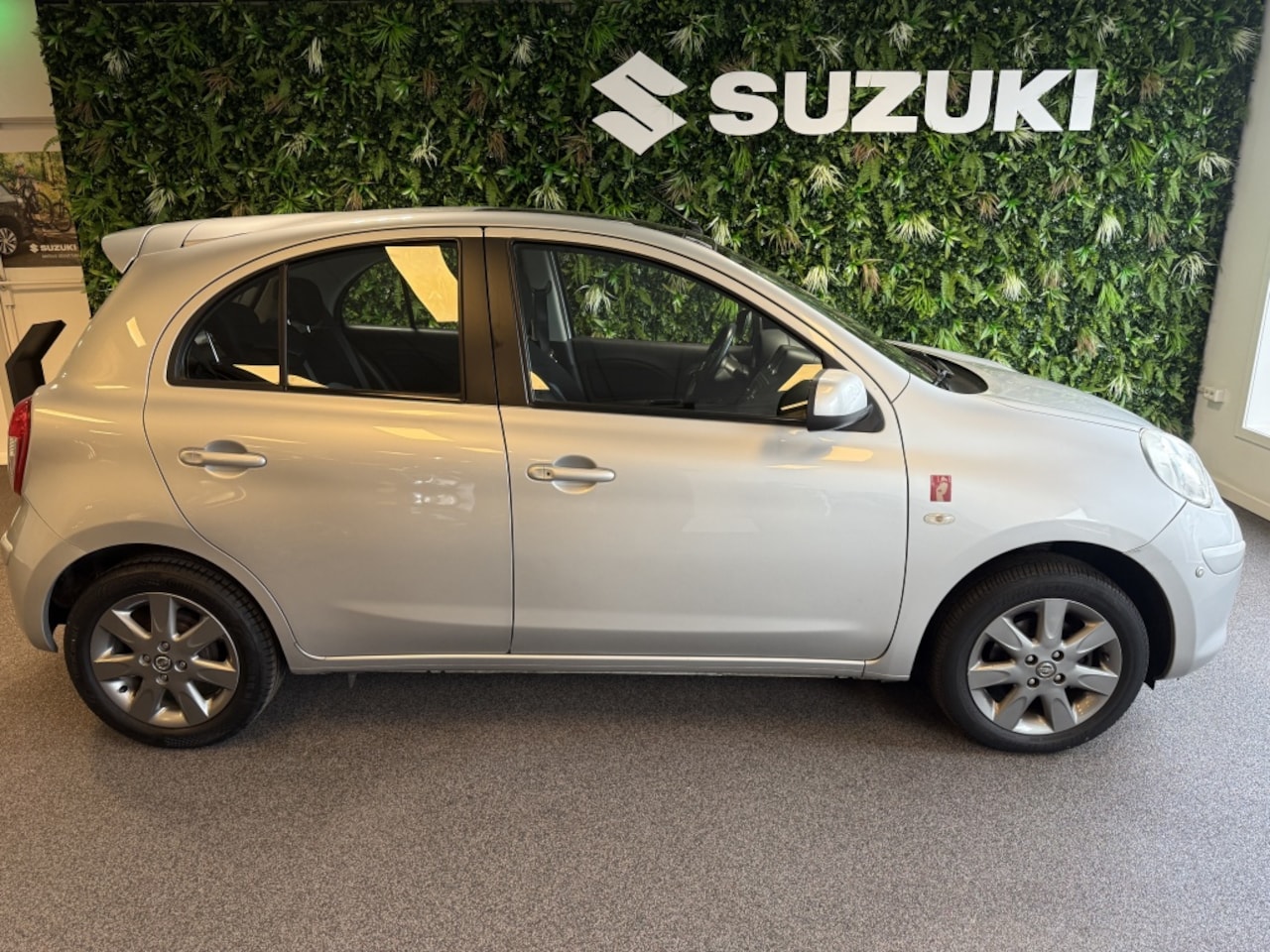 Nissan Micra - Clima Navi LMV CC 1.2 DIG-S ELLE PDC V+A Trekhaak Panoramadak - AutoWereld.nl