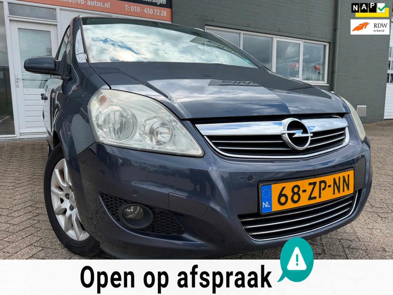 Opel Zafira - 1.8 Temptation 7 pers in automaat van 2de Eig met trekhaak en parkeersensoren en navigatie - AutoWereld.nl