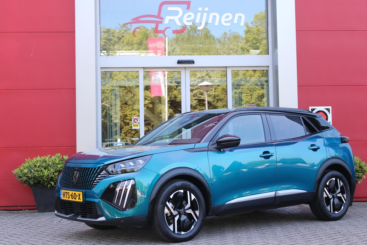 Peugeot 2008 - 1.2 Hybrid 145 GT AUTOMAAT | NAVIGATIE | FULL LED KOPLAMPEN | DRAADLOZE APPLE CARPLAY/ANDR - AutoWereld.nl