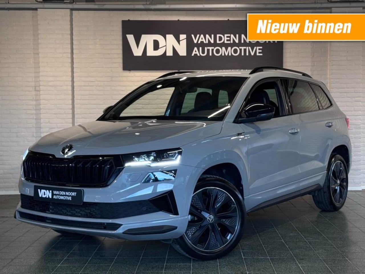 Skoda Karoq - 1.5 TSI ACT Sportline Business DSG Virtual Camera ACC 18'' - AutoWereld.nl