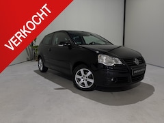 Volkswagen Polo - 1.2 Trendline Stoelv./ Parkeersens./ Elek.ramen/ Airco