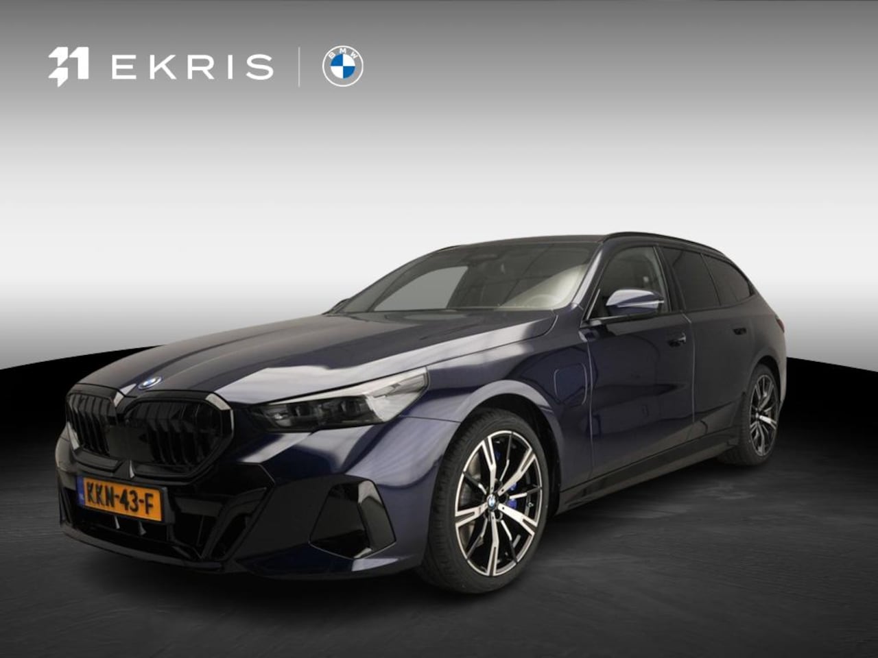 BMW 5-serie Touring - 550e xDrive M-Sportpakket Pro / Panoramadak / Trekhaak / Driving assist Prof / Adaptief On - AutoWereld.nl