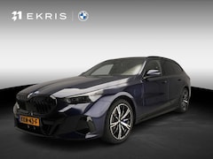BMW 5-serie Touring - 550e xDrive M-Sportpakket Pro / Panoramadak / Trekhaak / Driving assist Prof / Adaptief On