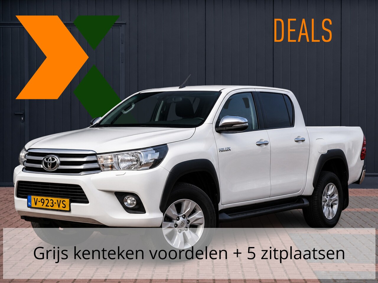 Toyota HiLux - 2.4 D-4D-F Double Cab Professional Automaat DC 5-pers! | 1 eig | Airco | Cruise | BE-trekk - AutoWereld.nl