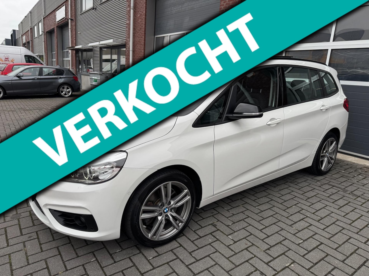 BMW 2-serie Gran Tourer - 220i 7p. LED HUD Pano Navi Camera Keyless - AutoWereld.nl