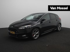 Ford Focus - 2.0 ST | Winterpakket | Achteruitrijcamera | Sportstoelen | Lichtmetalen Velgen |
