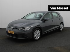 Volkswagen Golf - 1.5 TSI Life 131 PK | Stoelverwarming | Stuurwielverwarming | Parkeersensoren | Apple CarP
