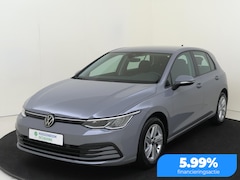 Volkswagen Golf - 1.0 TSI Life | Achteruitrijcamera | Adaptieve cruise control | Navigatie | 3-zone airco |