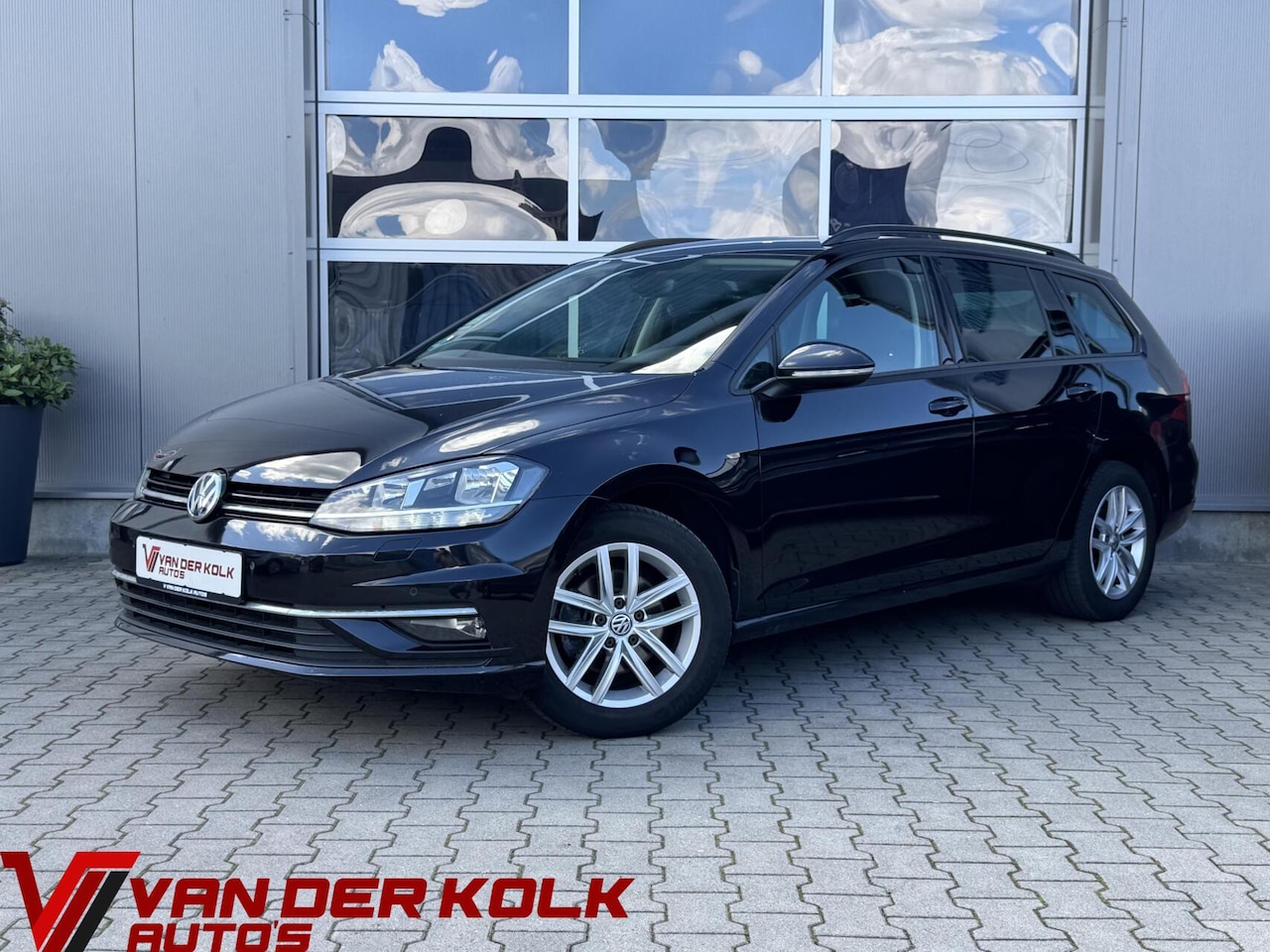 Volkswagen Golf Variant - 1.0 TSI Highline | Alcantara/Stof | Carplay | Navigatie | Adaptive cruise | LED | Stoelver - AutoWereld.nl