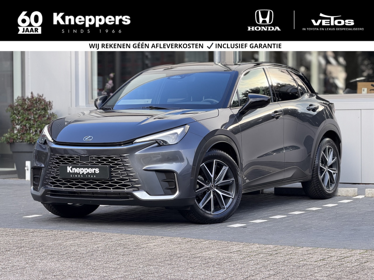 Lexus LBX - Emotion Bi-Tone 2WD | GEEN AFLEVERKOSTEN | Dodehoekdetectie, Elektrische achterklep, Lede - AutoWereld.nl