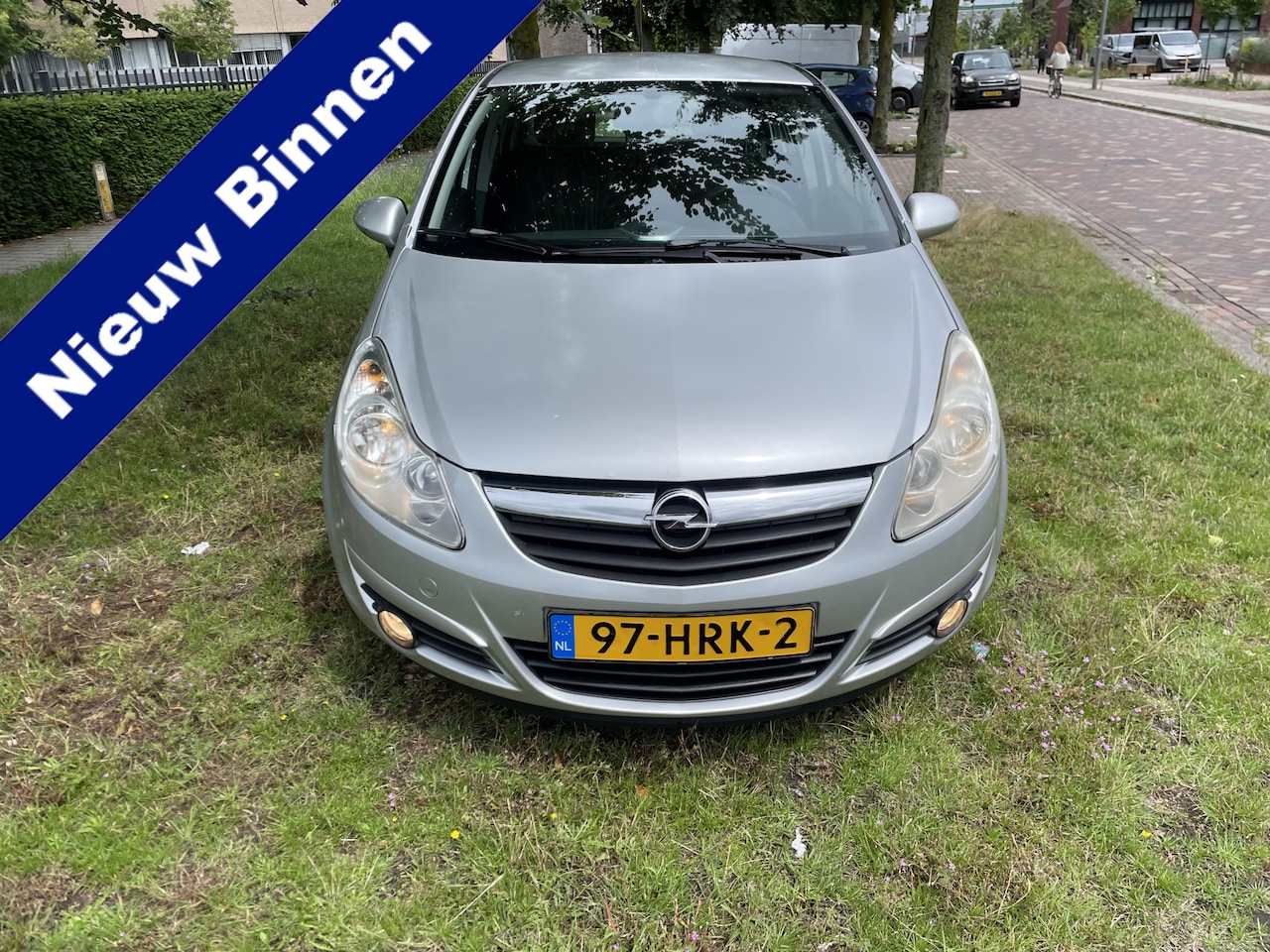 Opel Corsa - 1.4-16V Enjoy Zeer lage stand nl nap lees tekst dak en motor kap is iets dof zie foto’s - AutoWereld.nl