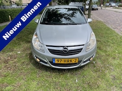 Opel Corsa - 1.4-16V Enjoy Zeer lage stand nl nap lees tekst dak en motor kap is iets dof zie foto’s