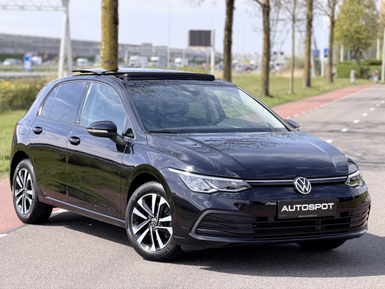Volkswagen Golf - 1.5 eTSI 150pk Pano Navi ACC Sfeerverlichting - AutoWereld.nl
