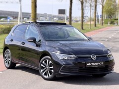 Volkswagen Golf - 1.5 eTSI 150pk Pano Navi ACC Sfeerverlichting