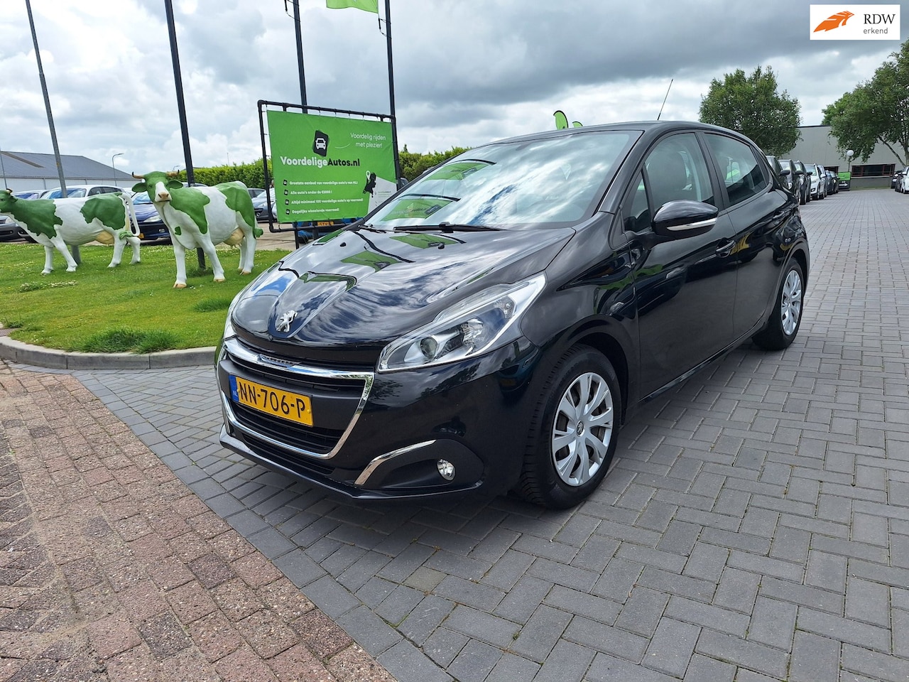 Peugeot 208 - 1.2 PureTech Blue Lion / Keurige auto / Nieuwe APK - AutoWereld.nl