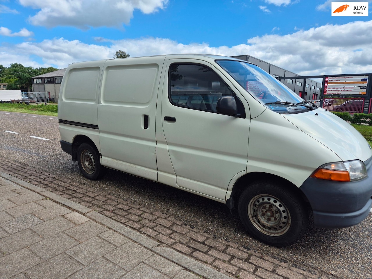 Toyota HiAce - 2.4 DIESEL MANUEEL 1999 3 SEATS 06-13896819 - AutoWereld.nl