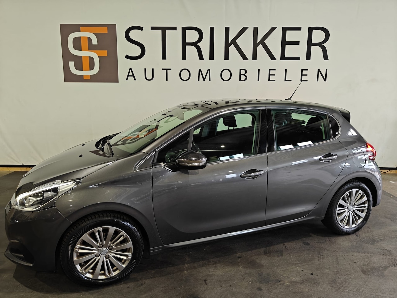 Peugeot 208 - 1.2 PureTech Blue Lease Allure 1.2 PureTech Blue Lease Allure - AutoWereld.nl