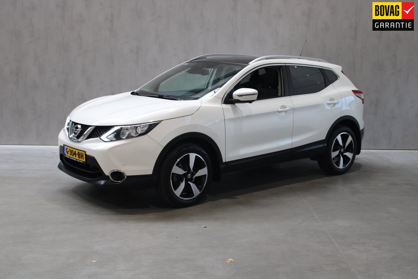 Nissan Qashqai - 1.2 N-Connecta Camera 360g/Navi/Panoramadak Rijklaar incl 12 maanden bovag garantie - AutoWereld.nl