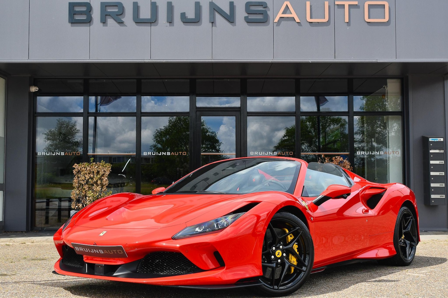 Ferrari F8 Spider - 3.9 V8 HELE Rosso Scuderia |Lift|Passengerdisplay| - AutoWereld.nl