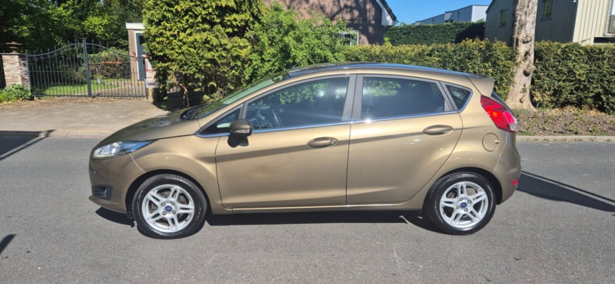 Ford Fiesta - 1.6 Ti-VCT Titanium*automaat*NAP*ECC*Lichtmetaal*Navigatie* - AutoWereld.nl