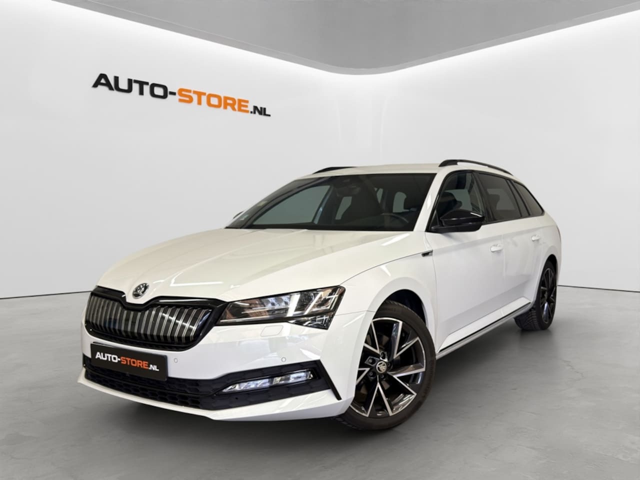 Skoda Superb - 1.5 TSI iV Sportline Business LEDER | NAVI | ACC | STvw - AutoWereld.nl