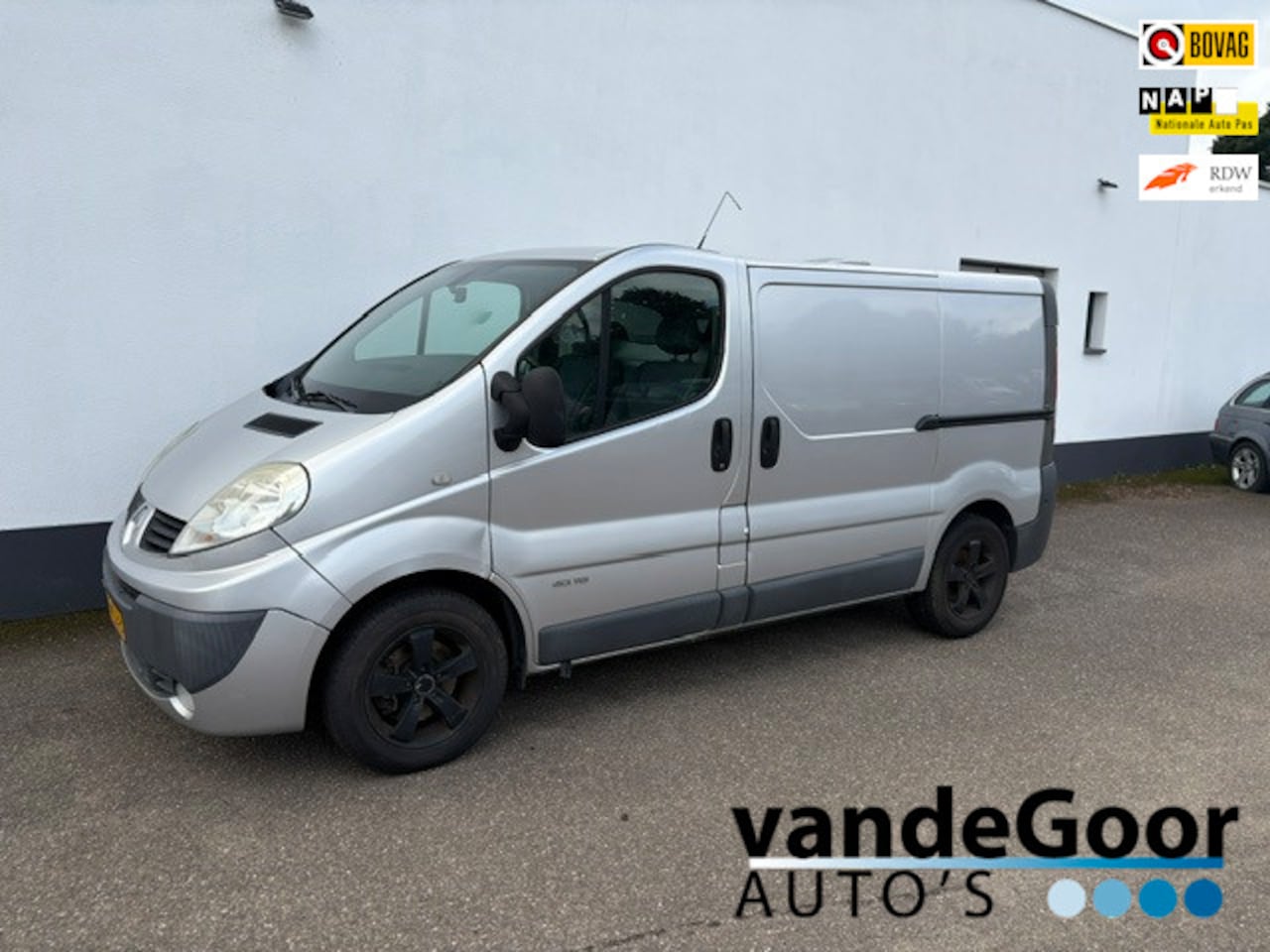Renault Trafic - 2.0 dCi T27 L1H1 2.0 dCi T27 L1H1, '07, airco, 2x schuifdeur, trekhaak ! - AutoWereld.nl