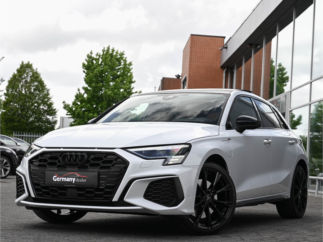Audi A3 Sportback - 45TFSI E 245pk S-Edition Competition Pano Sfeerverl 19-Inch Virtual HUD - AutoWereld.nl