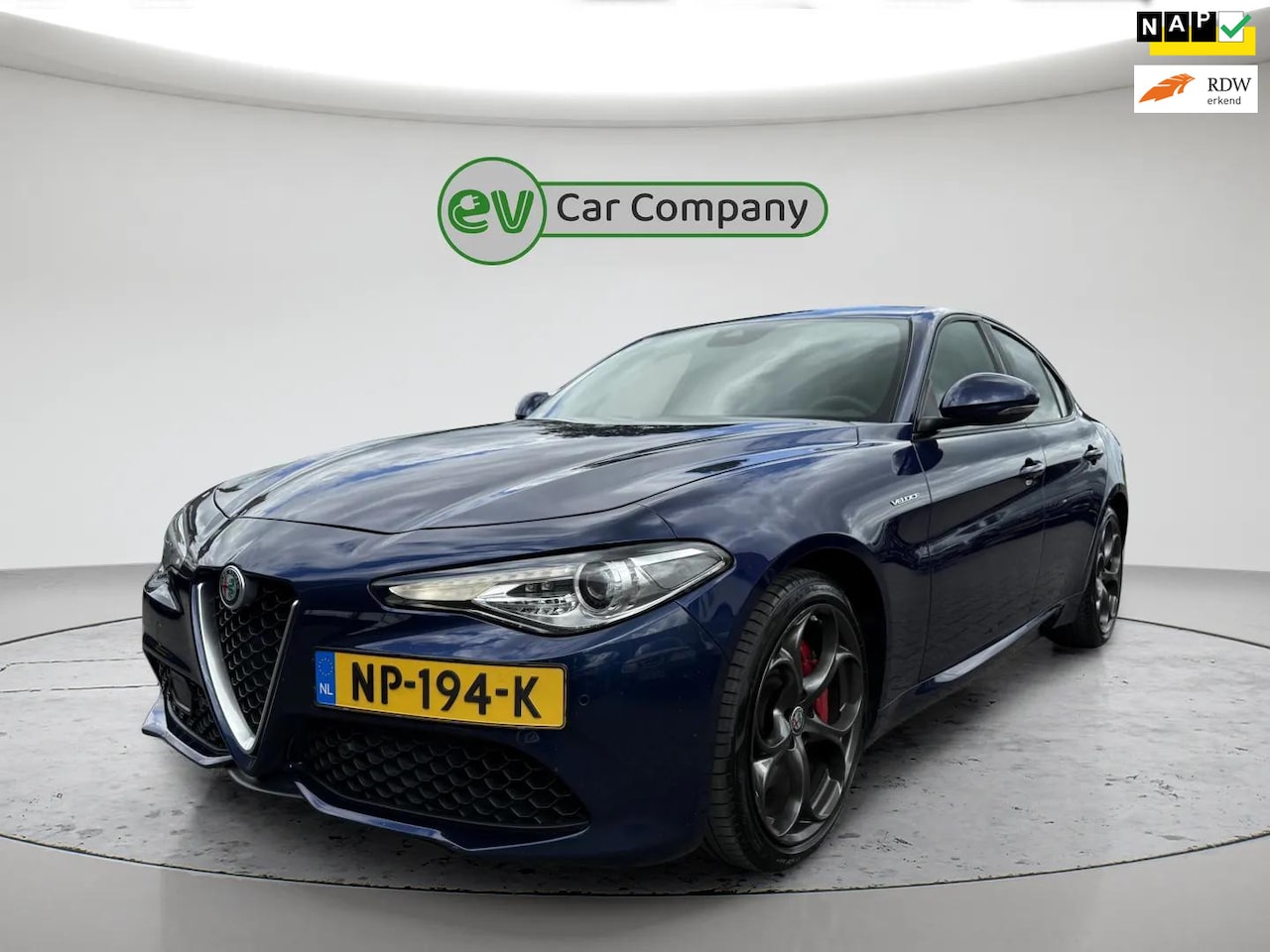 Alfa Romeo Giulia - 2.0 T AWD Veloce Q4 | Memory Seats | Volleder | Camera | Automaat | Trekhaak | Stoelverwar - AutoWereld.nl