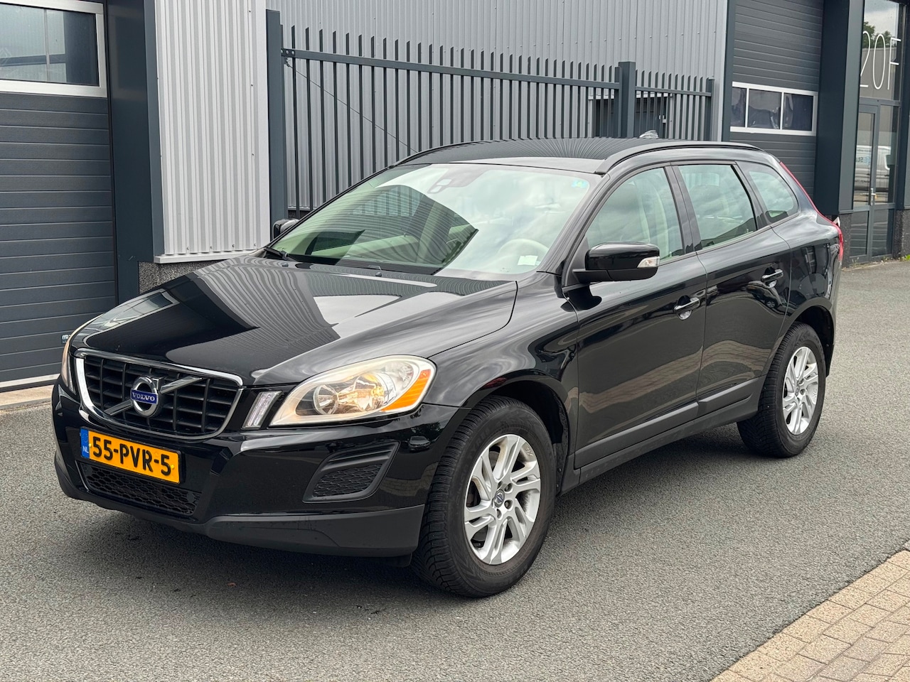 Volvo XC60 - 2.4 D5 AWD Kinetic - AutoWereld.nl