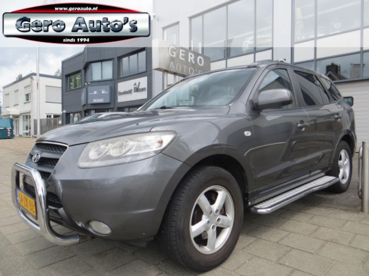 Hyundai Santa Fe - 2.7i V6 Dynamic 7p. airco ecc ,trekhaak ,cruise control bullbar - AutoWereld.nl