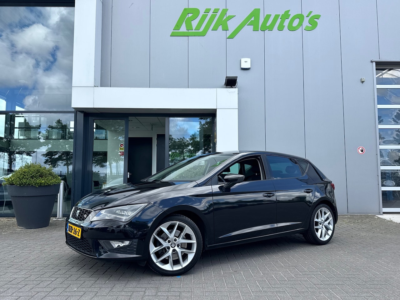 SEAT Leon - 1.8 TSI FR * Cruise * Stoelverwarming * PDC - AutoWereld.nl