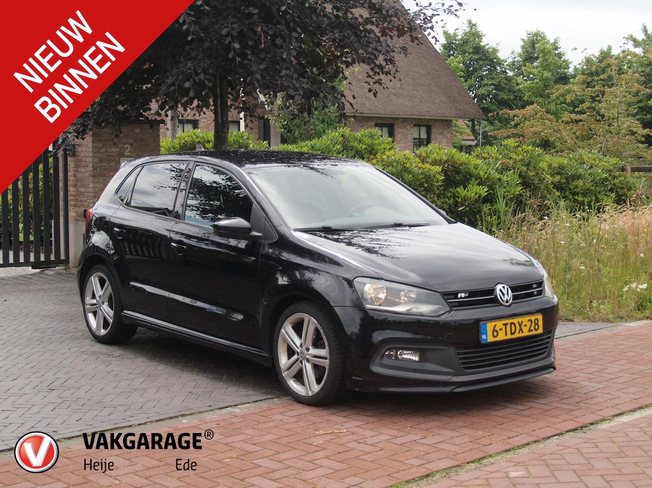 Volkswagen Polo - 1.2 TSI BlueMotion R-Line Edition | Parkeersensoren | Cruise Control | APK 05-27 | Nieuwe - AutoWereld.nl