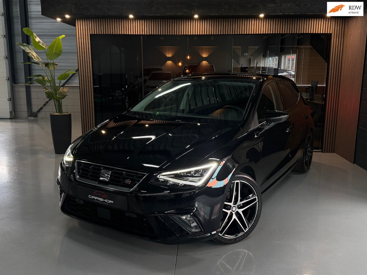 SEAT Ibiza - 1.0 TSI FR Business VIRTUAL/KEYLESS/CARPLY/CAMERA - AutoWereld.nl
