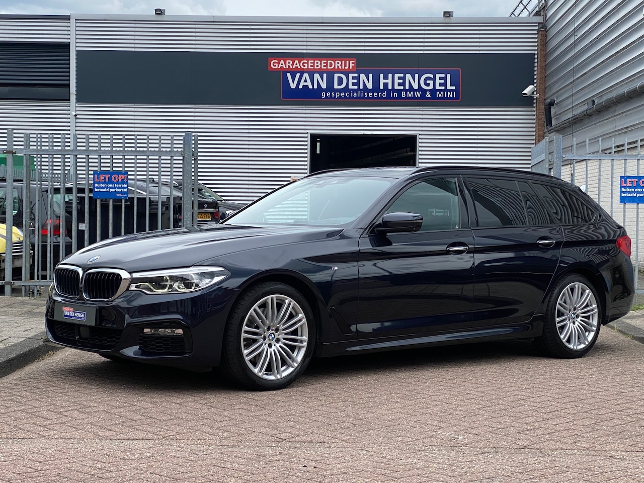 BMW 5-serie Touring - 530i xDrive High Executive M-Sportpakket, HUD, Pan.dak, Bowers & Wilkins, enz - AutoWereld.nl