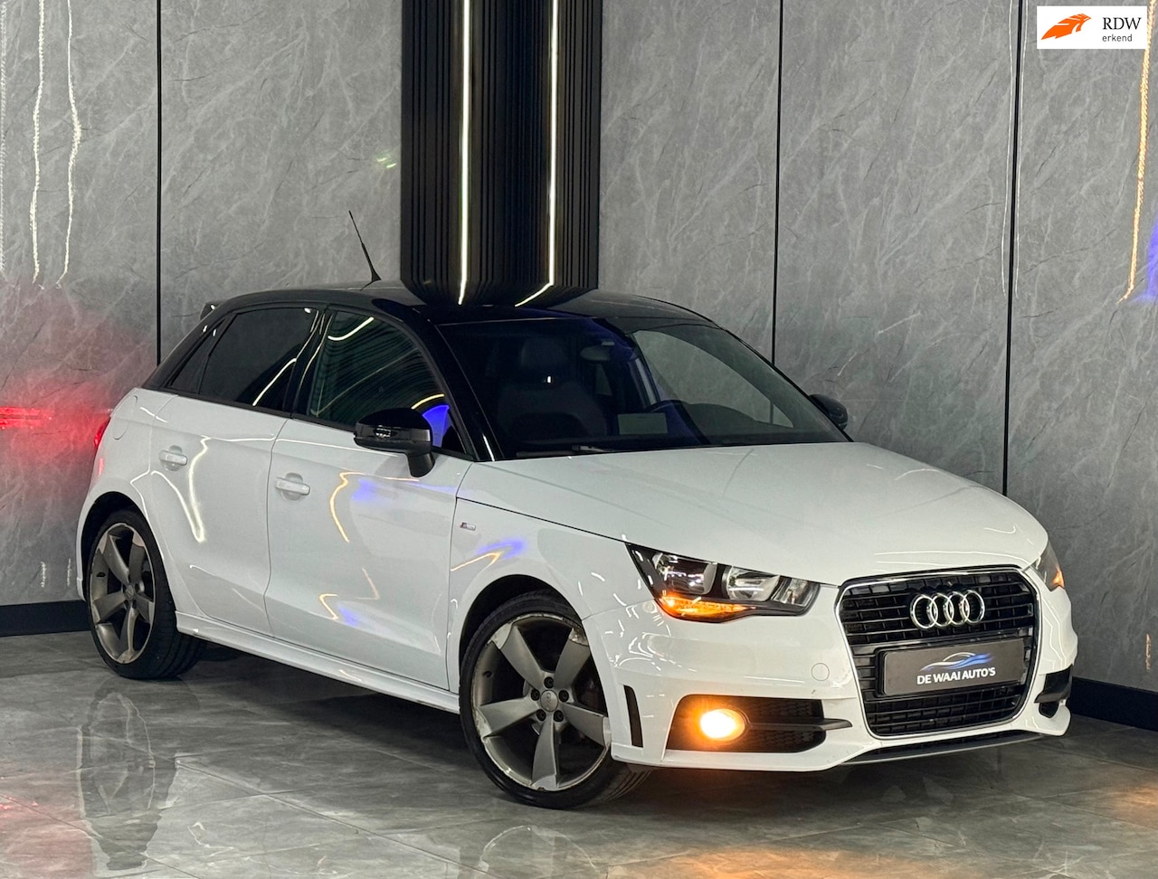 Audi A1 Sportback - 1.6 TDI Pro Line S-Line |Vol Onderh|Stoelverw|2e Eignr|Keyless|Navi|half Leer|Airco|Boekje - AutoWereld.nl