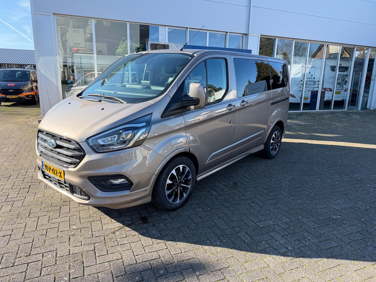 Ford Transit Custom - 310 2.0 TDCI L1H1 Sport DC 170PK-Apple-CAM-NAV-Haak-2x Schuifdeur-Leer- - AutoWereld.nl