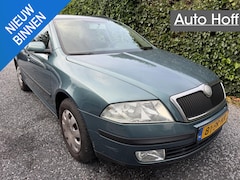 Skoda Octavia Combi - 1.6 FSI Ambiente | Airco | Cruise Control | Trekhaak | Elekt. Ramen | Radio / CD | APK tot