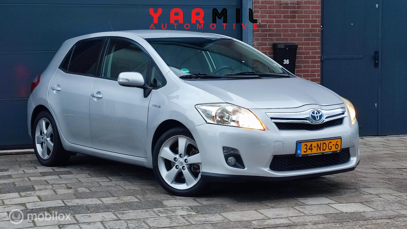 Toyota Auris - 1.8 Full Hybrid Executive CLIMA ACHTERUITRIJ CAMERA DEALER ONDERHOUDEN - AutoWereld.nl