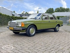 Mercedes-Benz 200-serie - 200D - ONLINE AUCTION