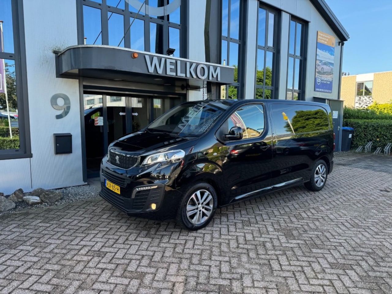 Peugeot Expert - 2.0 BlueHDI 177PK Autmaat L2, Head-up, Leer, Navi, PDC, LM-velgen - AutoWereld.nl