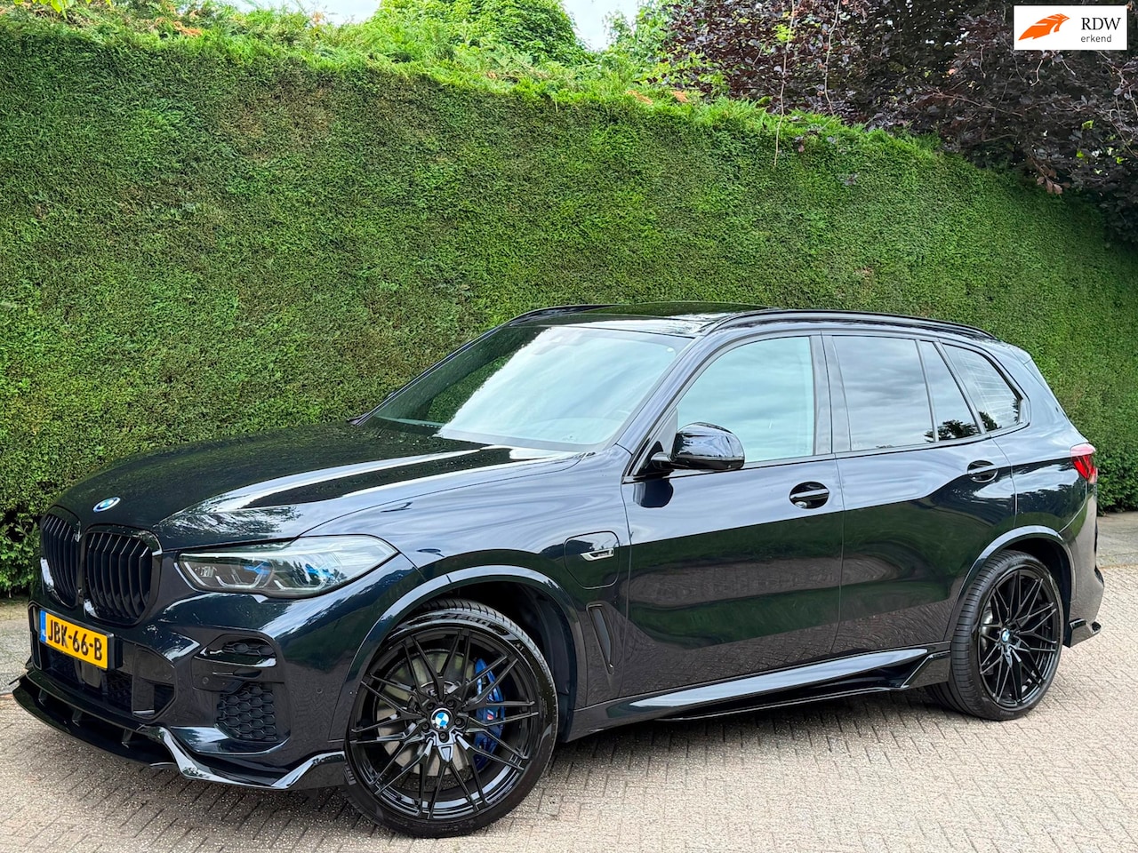 BMW X5 - XDrive45e RIJDNIEUW/NIEUWSTAAT/PANO/LASER/MAXTON/22IN - AutoWereld.nl
