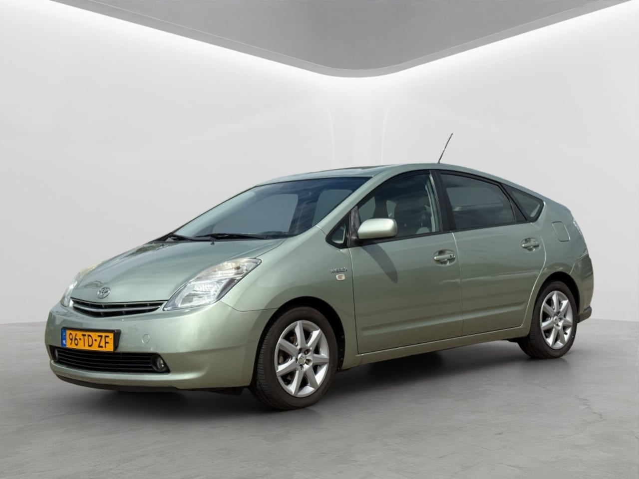 Toyota Prius - 1.5 VVT-i Tech Ed. - AutoWereld.nl